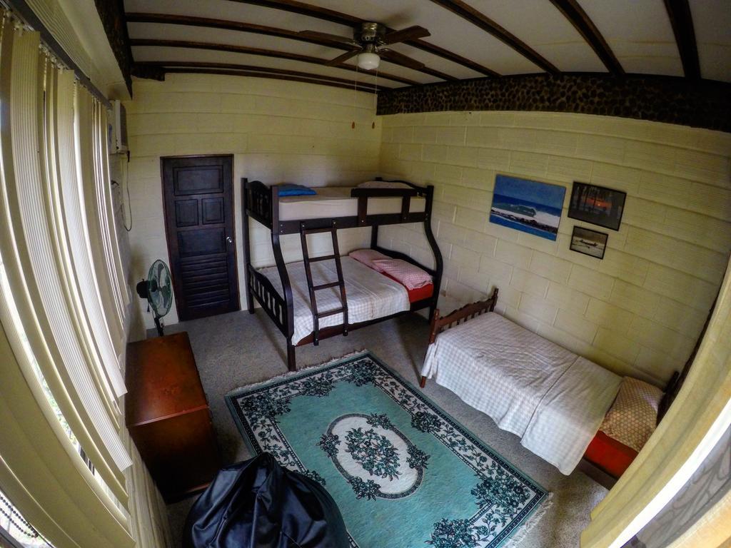 Casa Roja Hostel มอนตาญิตาร์ ภายนอก รูปภาพ