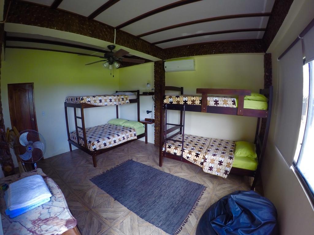 Casa Roja Hostel มอนตาญิตาร์ ภายนอก รูปภาพ