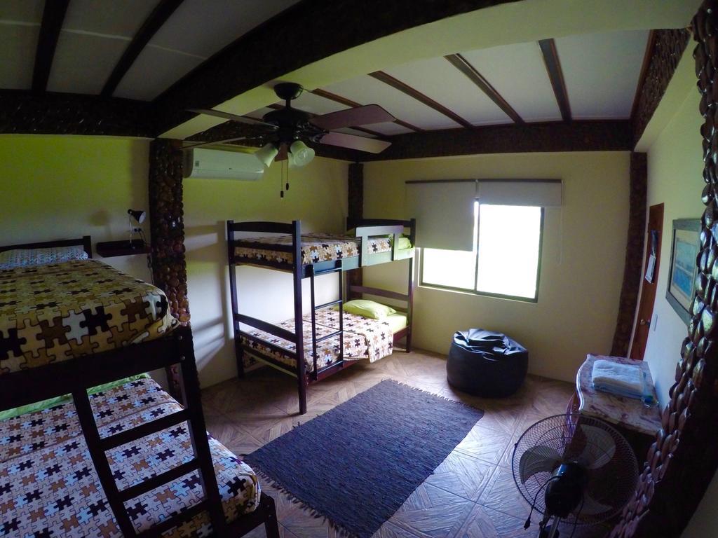 Casa Roja Hostel มอนตาญิตาร์ ภายนอก รูปภาพ
