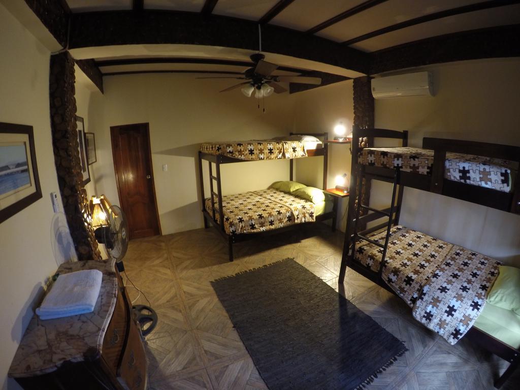 Casa Roja Hostel มอนตาญิตาร์ ภายนอก รูปภาพ