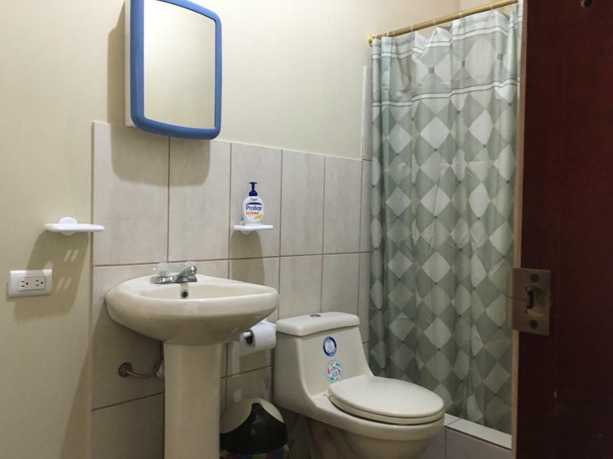 Casa Roja Hostel มอนตาญิตาร์ ภายนอก รูปภาพ